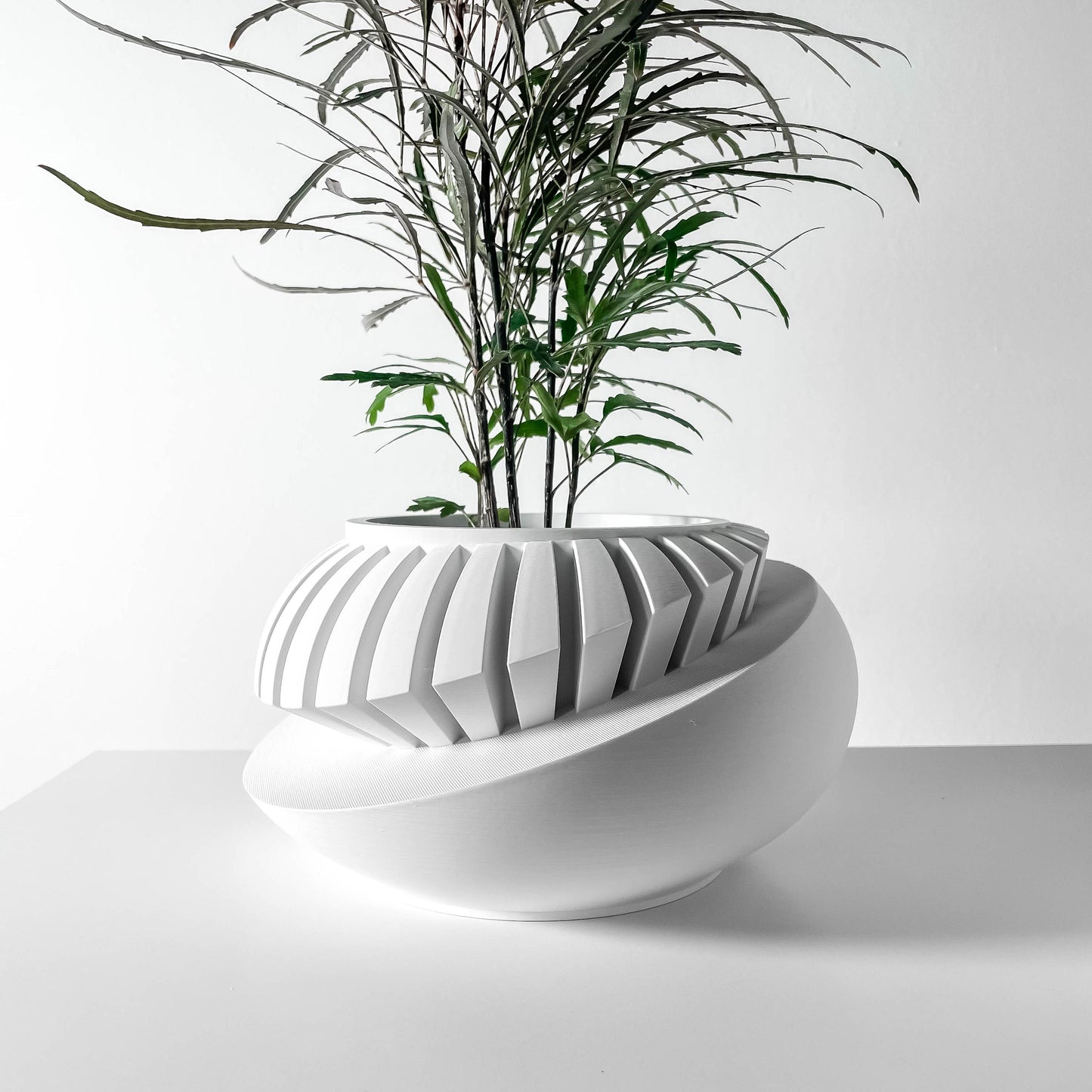 The Luxar Planter