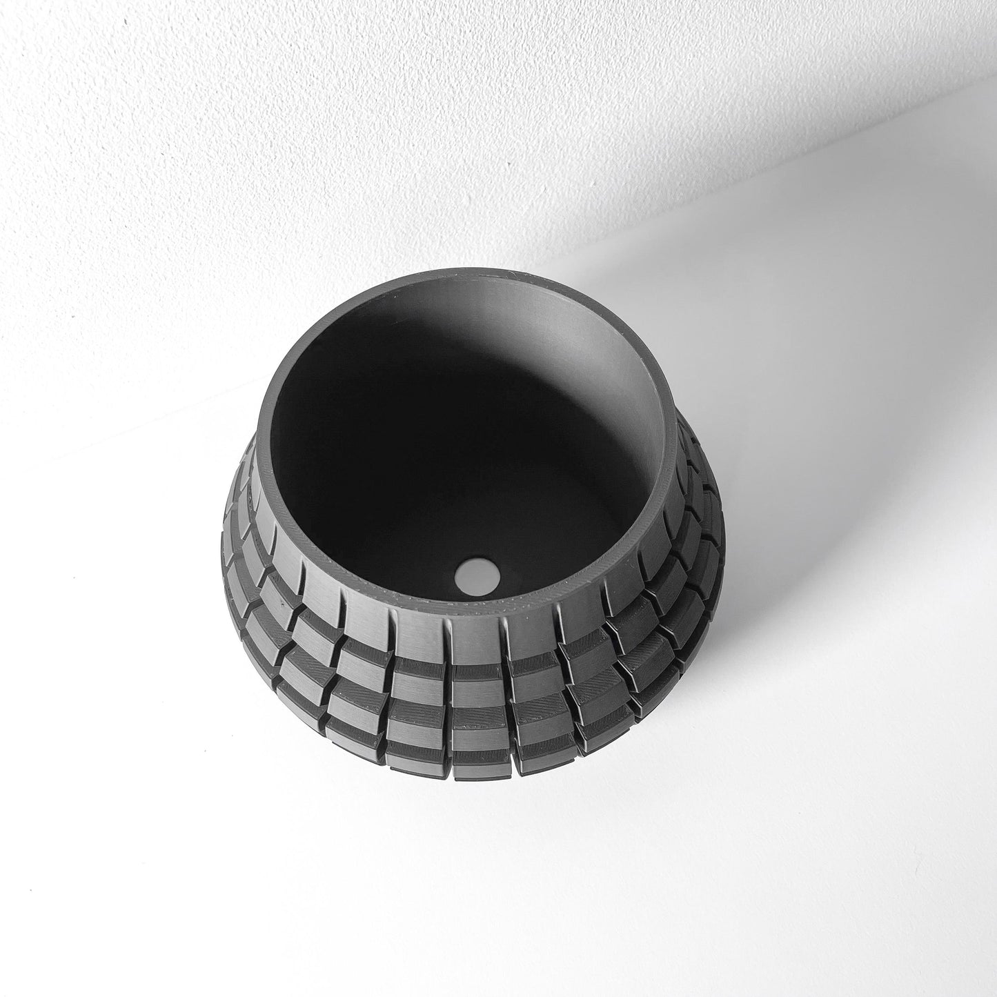 The Ivane Planter