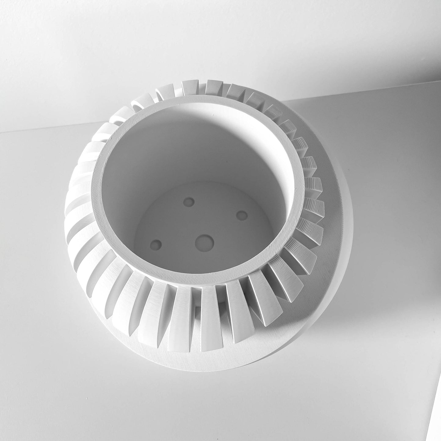 The Luxar Planter