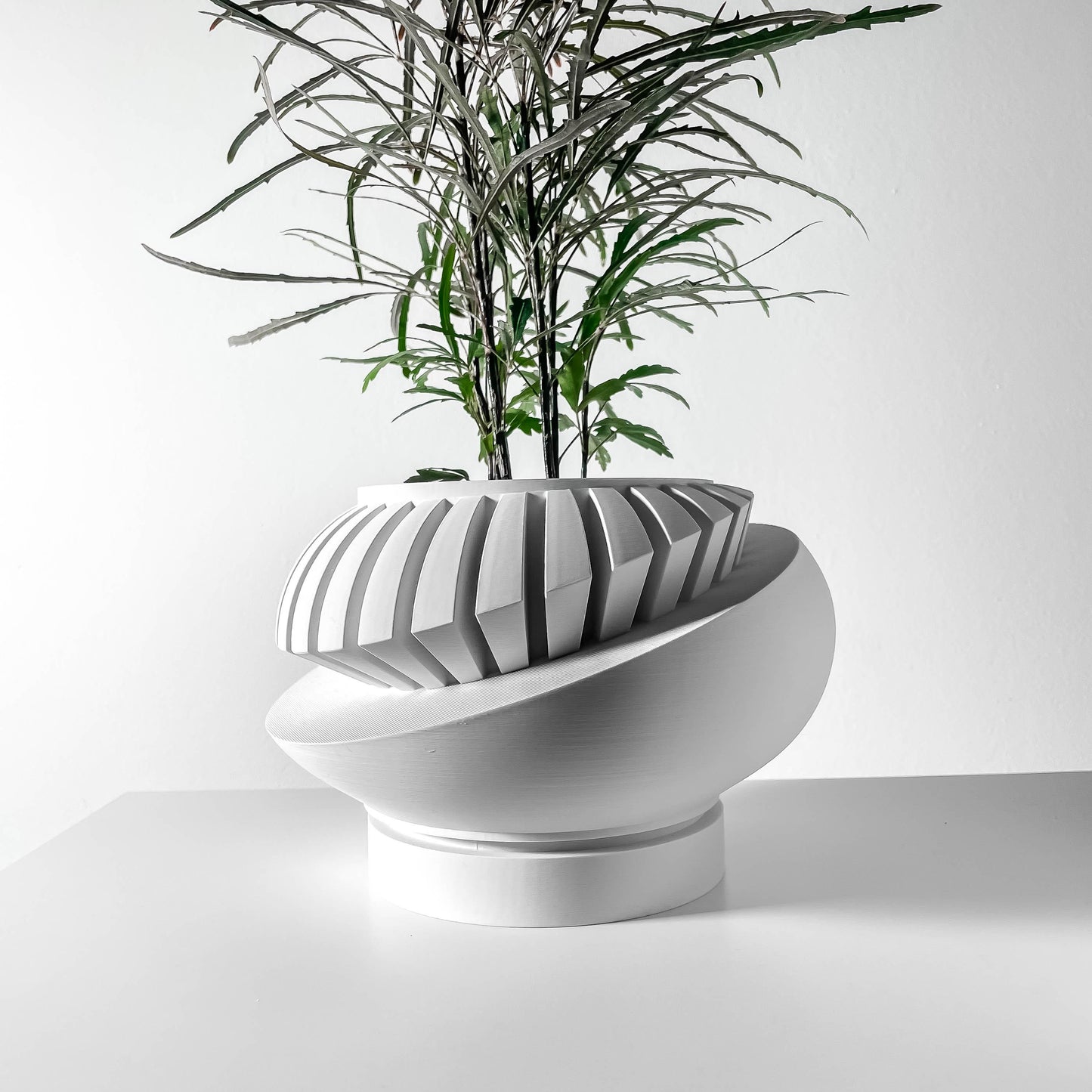 The Luxar Planter